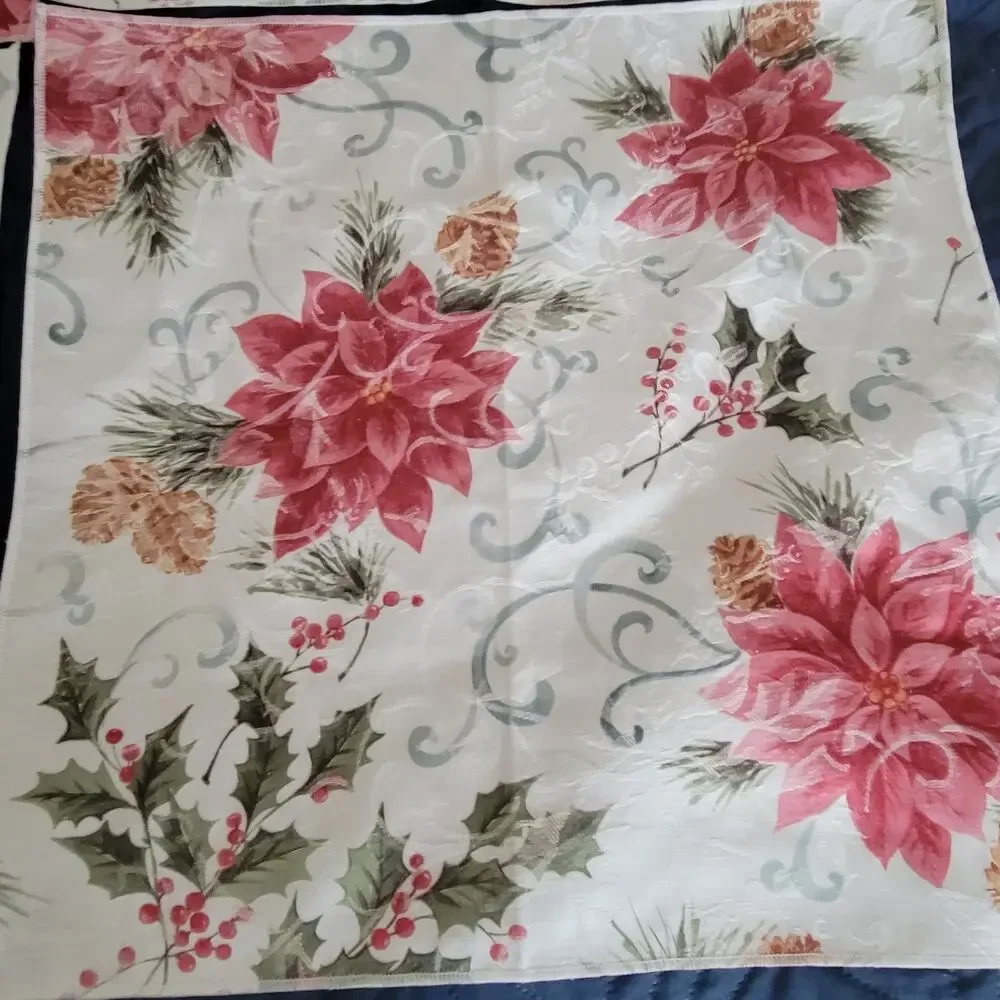 Poinsetta Holly Mistletoe Pinecone Patterned Cloth Napkins Christmas‎ Holiday 4